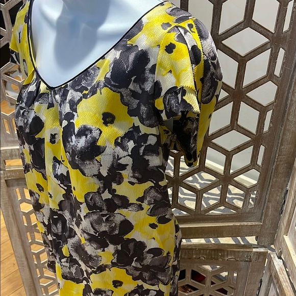 Kenar Floral Yellow and Black Blouse - Picture 5 of 9